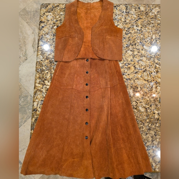 1970s Vintage Leather Suede Midi A-line Skirt And Vest Set Brown